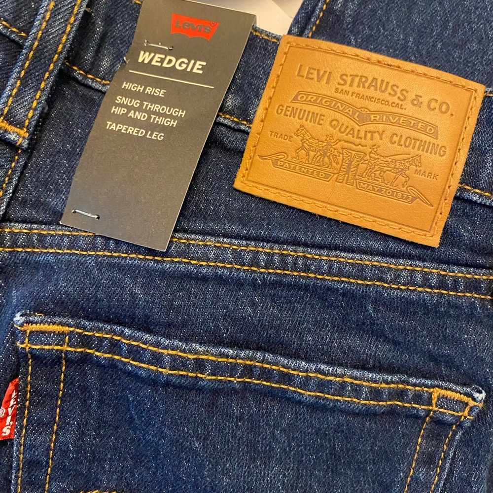 NWT Levi’s Premium Wedgie straight leg jean woman size 26